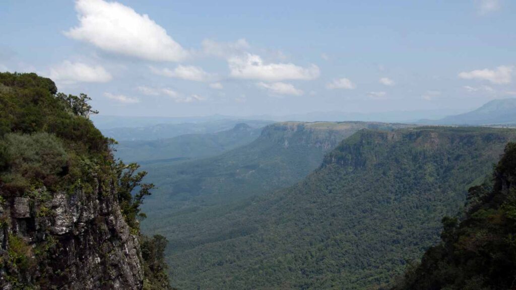 Explore South Africa’s Scenic Drives and Must-Visit Spots - Image 1