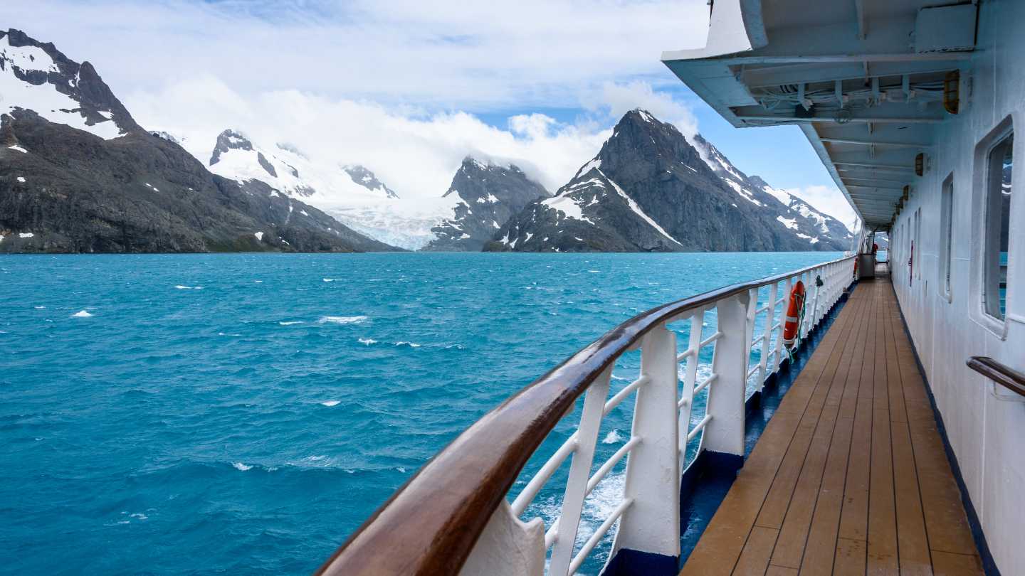 Festive Cruises: Celebrate the Holiday Season with Luxury and Adventure at Sea - Image 7