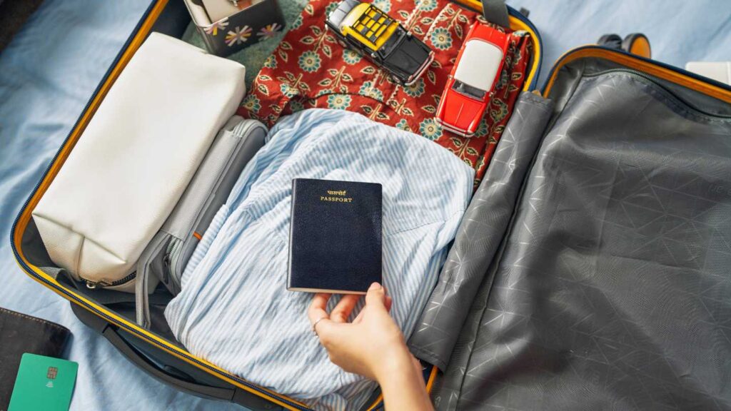 Your Ultimate Guide to Stress-Free Holiday Travel: Expert Tips from Jenny's Travel - Image 1