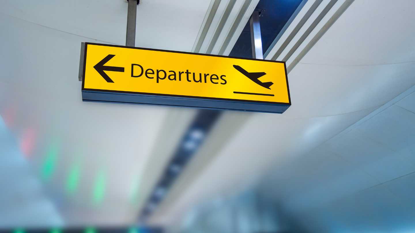 Avoiding the Festive Rush: Tips for Stress-Free Travel Planning - Image 6
